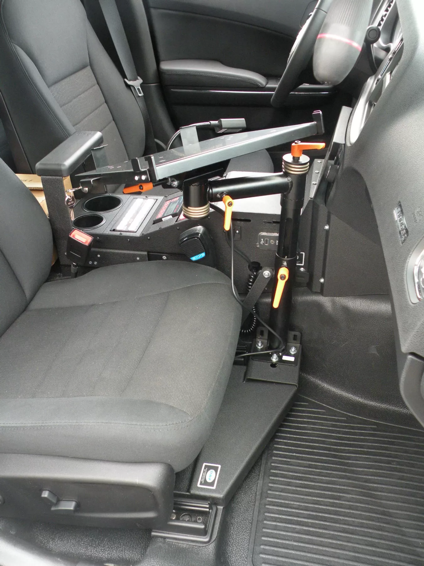 D&R LT6600 mounting kit for the Dodge Charger installed beside the console with orange lock handles