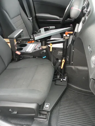 D&R LT6600 mounting kit for the Dodge Charger installed beside the console with orange lock handles