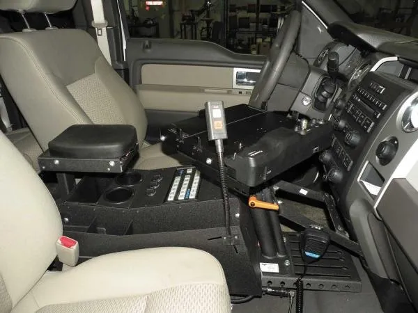 D&R SRCSUV 18" sloped emergency vehicle console fitted between the front seats with armrest and cup holders