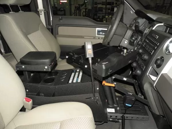 D&R SRCSUV 18" sloped emergency vehicle console fitted between the front seats with armrest and cup holders