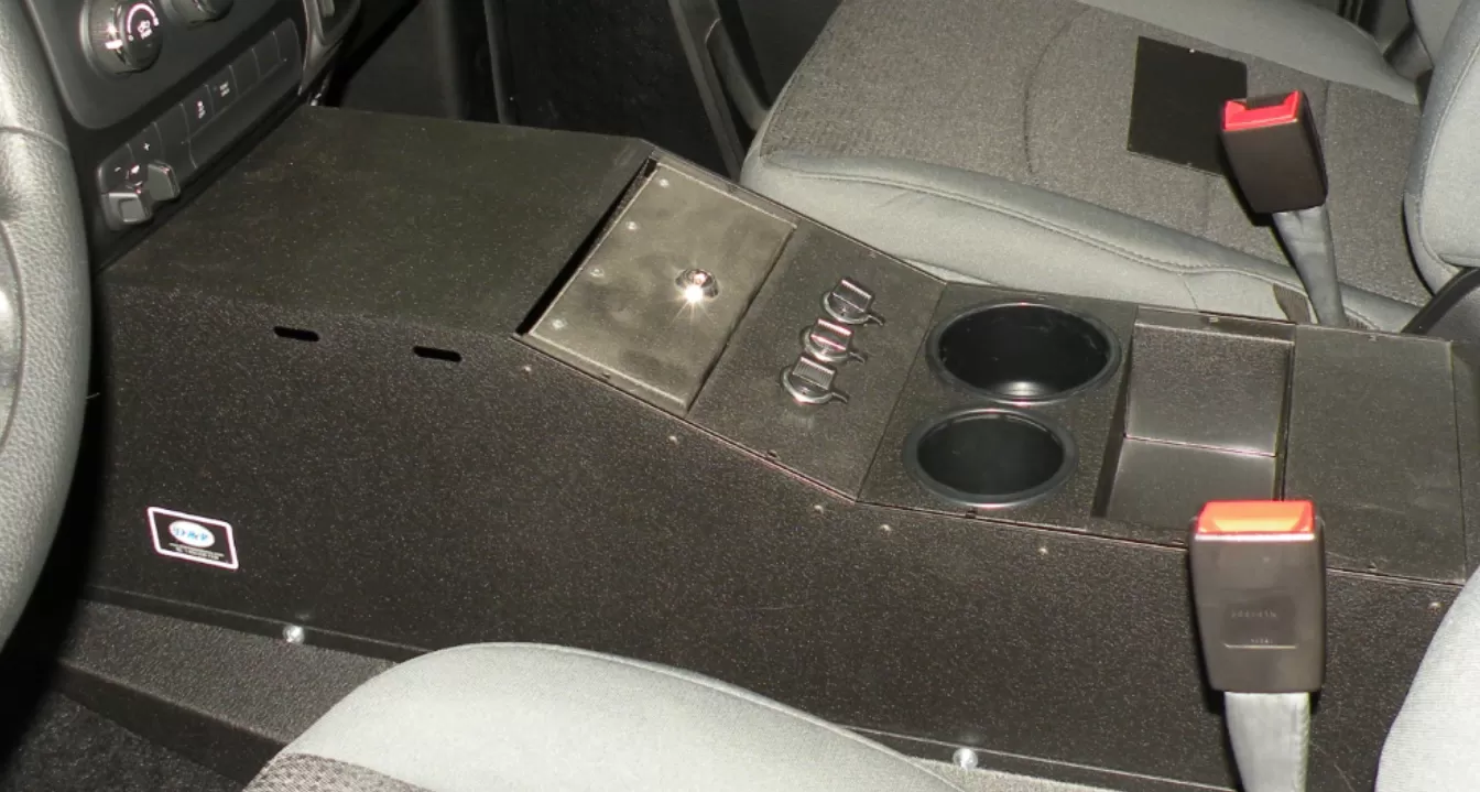D&R 901-0124A console for the Dodge Ram installed between the seats with hinged lid and dual cup holders