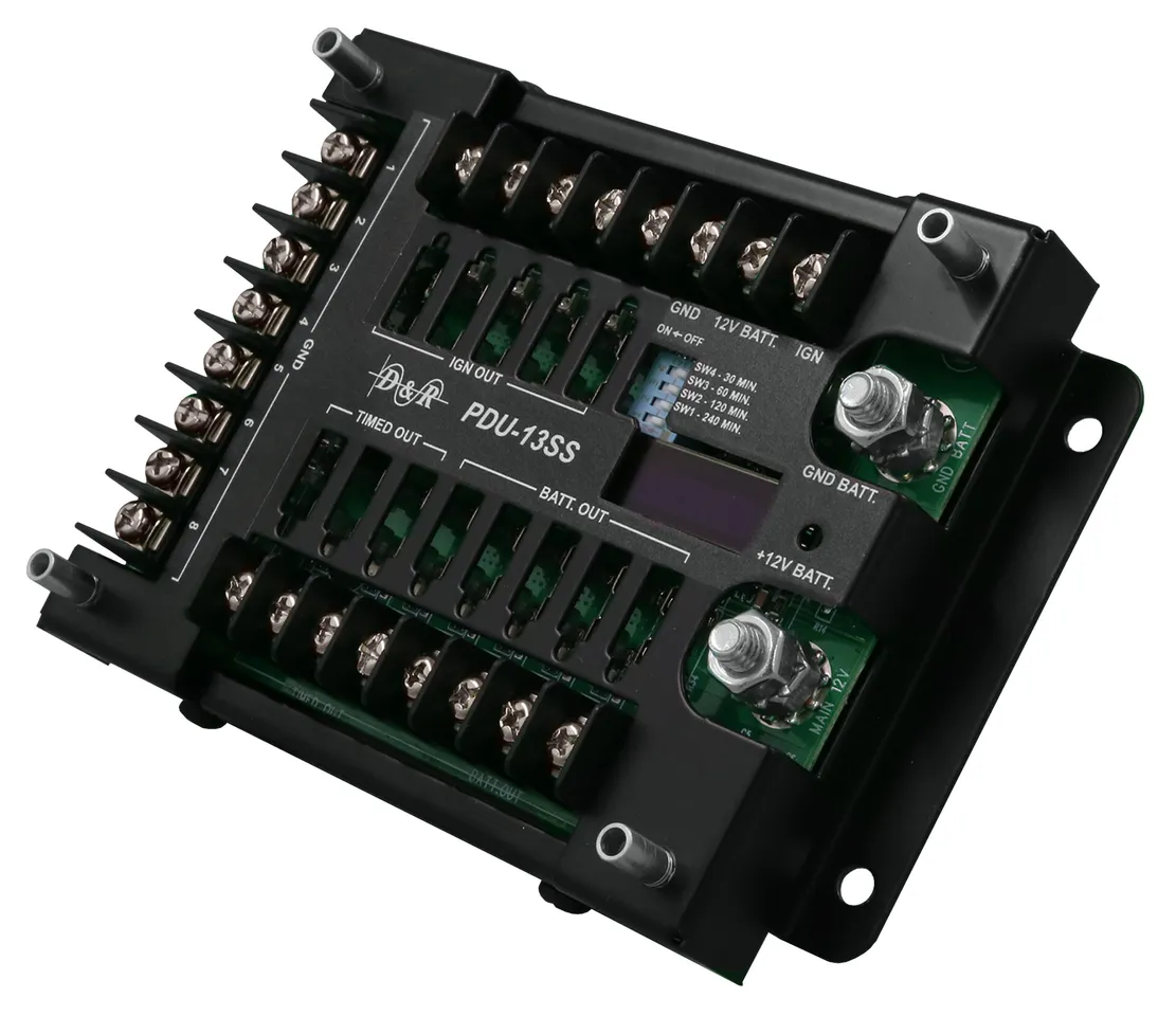 Fuse positions left empty, seen from the input end with spade terminals down the left-hand edge